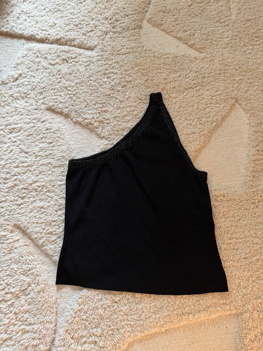 Carmen Marc Valvo Black One Shoulder Asymmetric Ribbed Knit Beaded Fringe Top M
